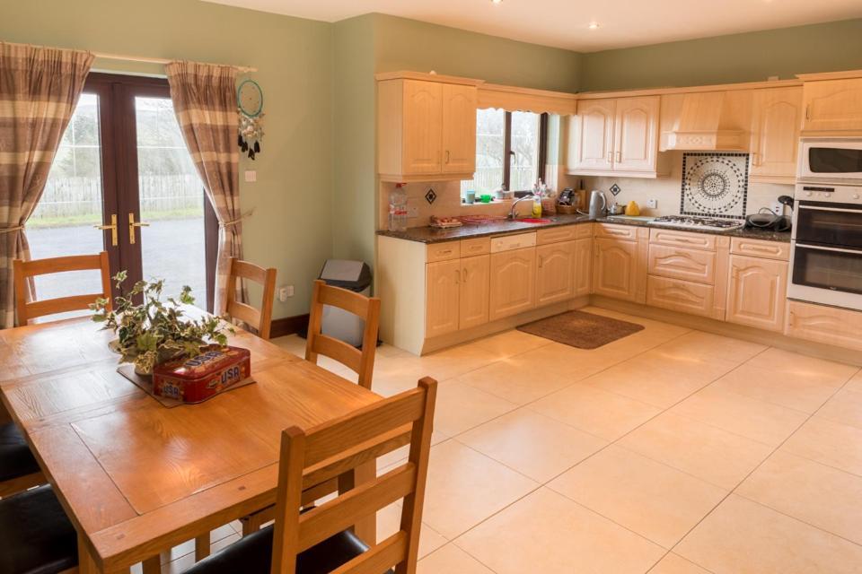 Bree House Malin Headヴィラ エクステリア 写真